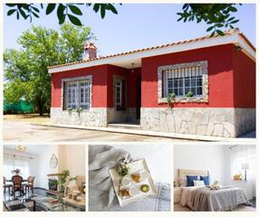 Xalet en Carmona. Chalet independiente de una sola planta