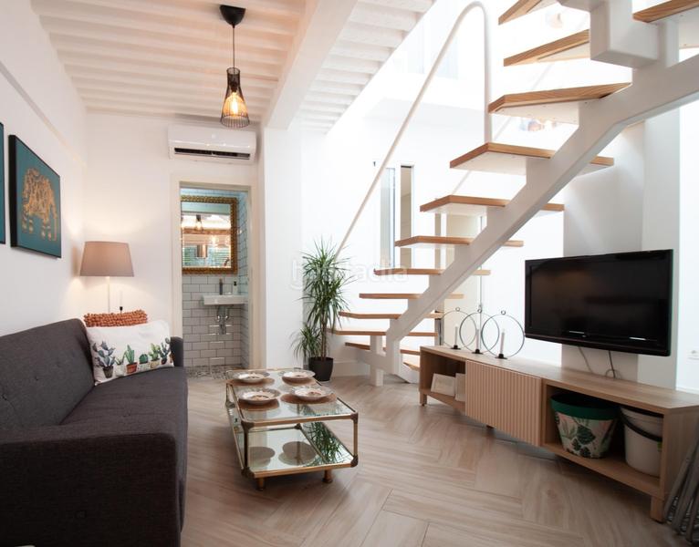 Foto 53ff0d43-765b-45a3-beaf-d087cb997e2b. Alquiler casa  de lujo independiente con tres suites y terraza en nervión. en Sevilla