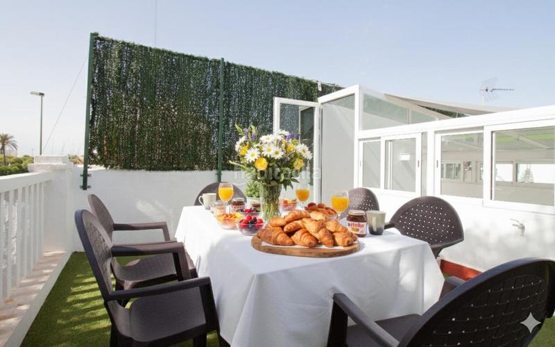 Foto ffbfbe7b-4d6e-4d17-9e17-b92a4a03cbde. Alquiler casa  de lujo independiente con tres suites y terraza en nervión. en Sevilla