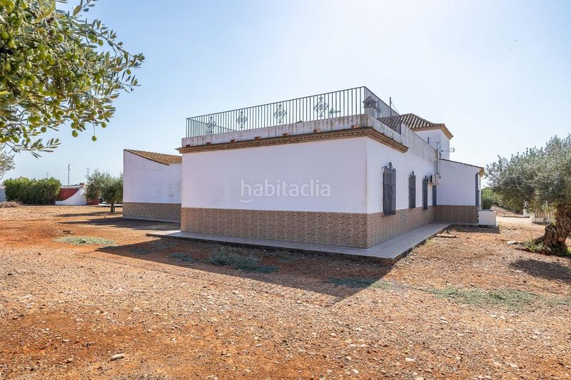Foto 8a078c69-3f06-4754-b135-0ac4edb4c7f4. Masia amb aparcament a Carmona