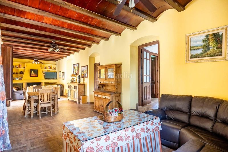 Foto bd4028c9-0634-405b-89d5-0e0220c37231. Masia amb aparcament a Carmona