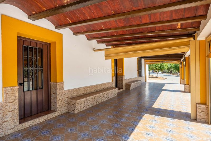 Foto daf69eee-f498-4236-8c15-2e463906914f. Masia amb aparcament a Carmona