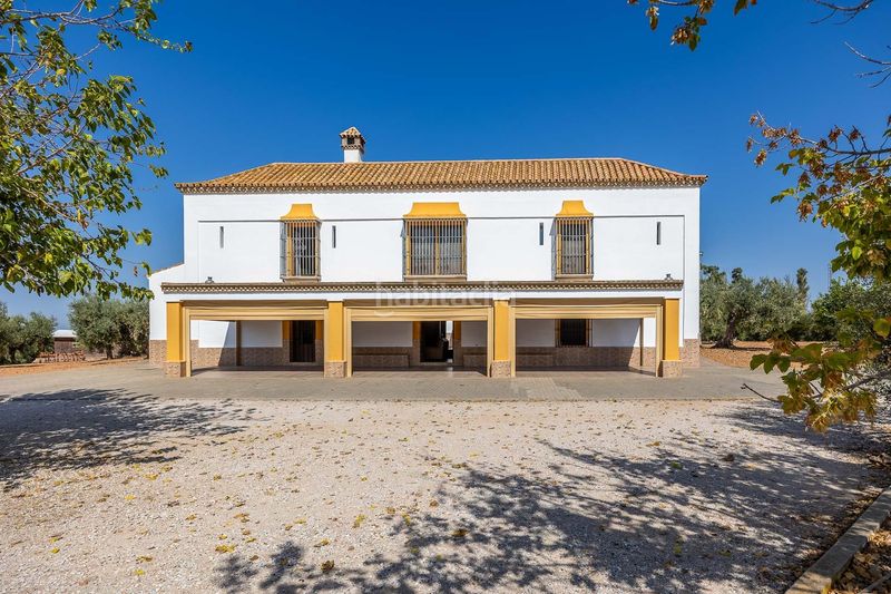 Foto eba7c7fe-c0fe-438e-966d-25aa843a4f32. Masia amb aparcament a Carmona