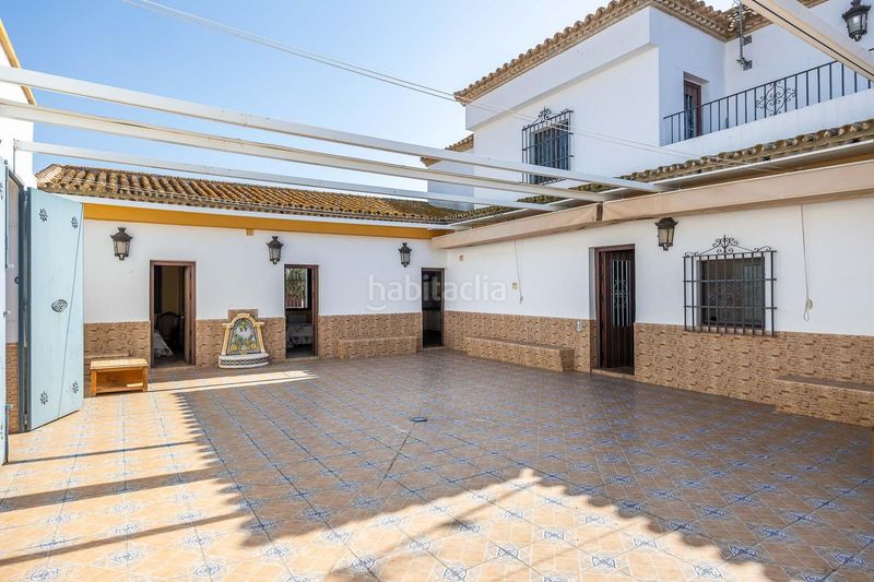 Foto f3cf47b3-f06c-492c-9d7c-2f595aa6107e. Masia amb aparcament a Carmona