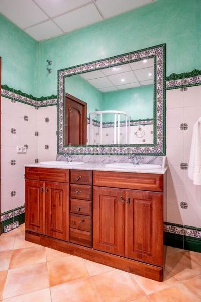 Foto 0a81243e-a0af-4073-b187-761c44ab7556. Masia amb aparcament piscina a Carmona