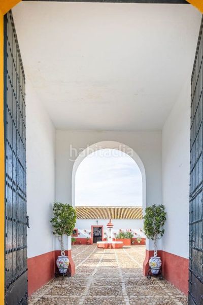 Foto c8529ce4-4437-46e2-b47e-3031c8b78e62. Masia amb aparcament piscina a Carmona