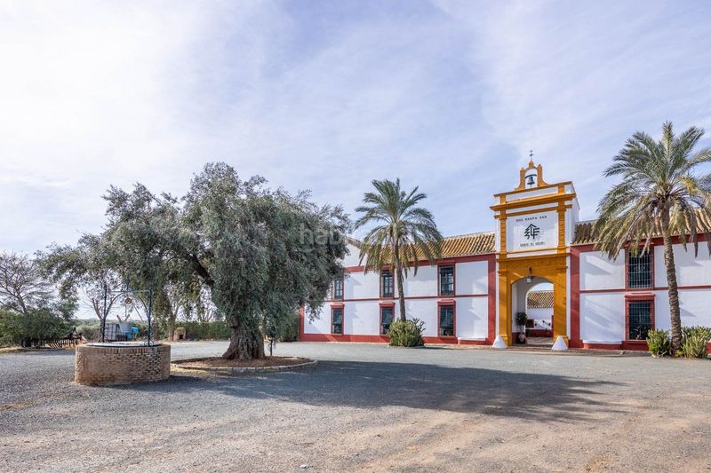 Foto df2f9f4c-1a20-4c67-934b-fc989588c024. Masia amb aparcament piscina a Carmona
