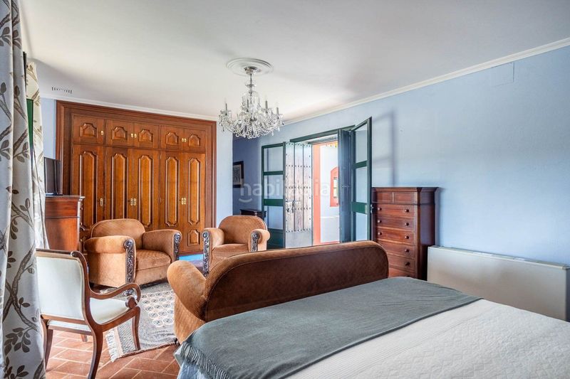 Foto e157bc27-3d86-4f41-b746-89732c7e9712. Masia amb aparcament piscina a Carmona