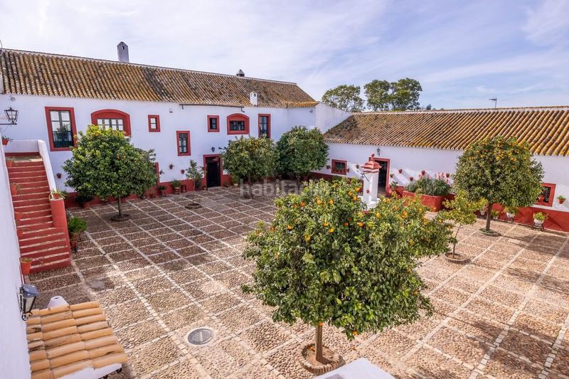 Foto e94c9195-396b-4c53-ac03-cbb933856bfb. Masia amb aparcament piscina a Carmona