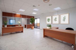 Miete Büro in Calle industria 1. Oficina de 73m2 con terraza  parking  climatización incluida edi