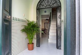 House in Morón de la Frontera. Espectacular casa con garaje y tres terrazas en plena plaza de l