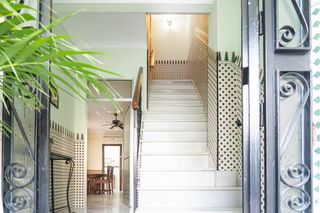 Casa a Morón de la Frontera. Espectacular casa con garaje y tres terrazas en plena plaza de l