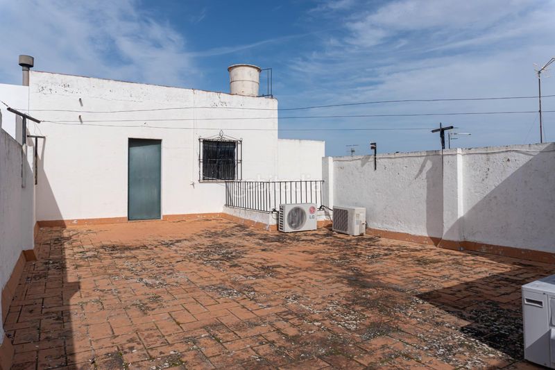 Foto 15facb26-591f-4ce8-b0fe-a206472e8d6c. Casa amb aparcament a Morón de la Frontera