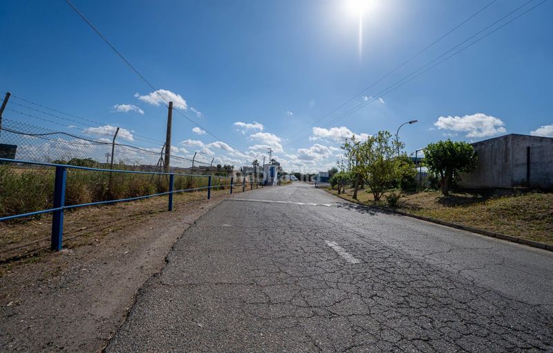 Foto 0a90d52b-5b76-4ceb-a181-7bf3898de020. Bâtiment à usage industriel dans Rinconada (La)