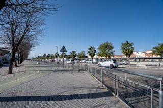 Local Comercial a Avenida constitucion 38. Bajada de precio, inversión  en alcalá del río, local 635 m2 con