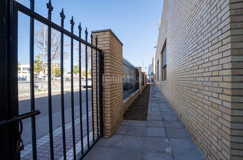 Foto a3c7abad-7cee-4bed-bf76-8826b2a6b519. Local comercial a avenida constitucion 38 a Alcalá del Río