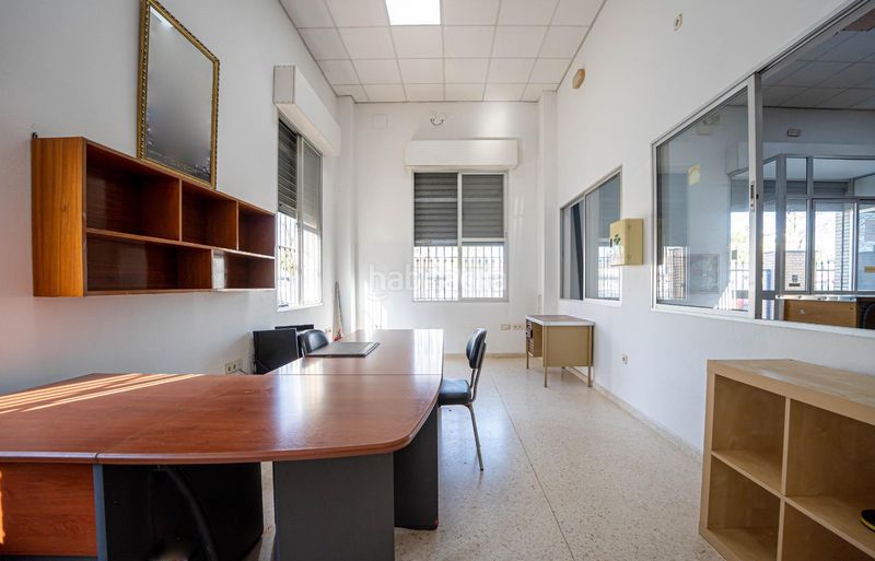 Foto a6d34815-98f4-434b-8d8b-081f7924bb5a. Local comercial a avenida constitucion 38 a Alcalá del Río