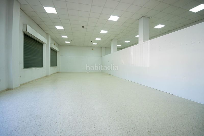 Foto ee744f0e-35dd-47da-a12a-d4da37c96b5e. Local comercial a avenida constitucion 38 a Alcalá del Río