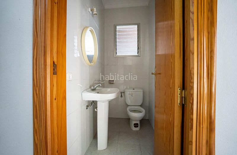 Foto f9e2797d-a885-402f-a96f-821763fdaf7b. Local comercial a avenida constitucion 38 a Alcalá del Río