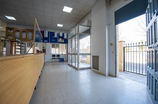 Local Comercial a Avenida constitucion 38. Local comercial con excelente ubicacion en alcala del rio