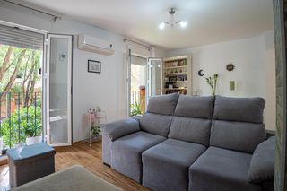 Pis  Calle petrarca. Piso vpo completamente exterior en zona peatonal del alegre barr