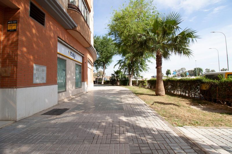 Foto 746cf4b4-a3e1-4e81-bb58-3049a4f1fc56. Local comercial a calle eúfrates 14 a Parque Alcosa Sevilla