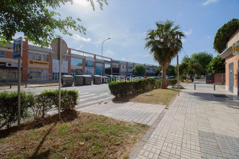 Foto a2b1db99-e3df-40ac-af8c-2caf1f713876. Local comercial a calle eúfrates 14 a Parque Alcosa Sevilla