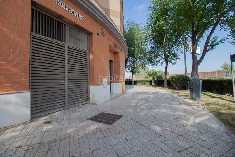 Foto b88bf302-79a0-48d3-bdf0-694dfc1c24c0. Local comercial a calle eúfrates 14 a Parque Alcosa Sevilla