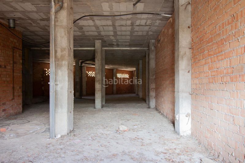 Foto beac2c52-d788-4c91-93b0-6666b3517728. Local comercial a calle eúfrates 14 a Parque Alcosa Sevilla
