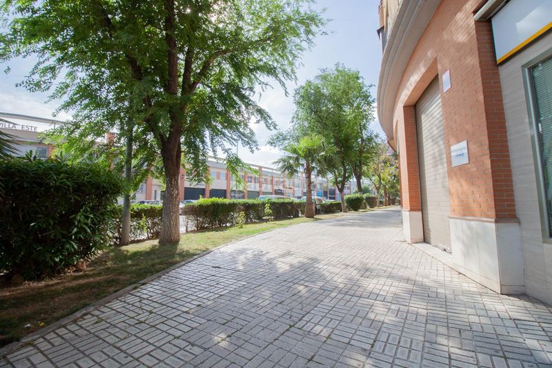 Foto df5fcf5a-a4ac-4d1b-8ed2-88a21575efb3. Local comercial a calle eúfrates 14 a Parque Alcosa Sevilla