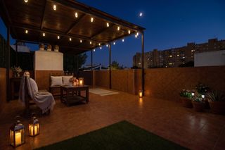 Duplex  Calle carlos cano. Dúplex exclusivo con terraza de 70 m2 en el centro de tomares.