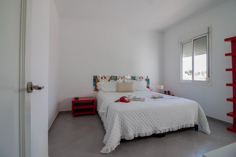 Foto ee051513-fc34-4e09-a9c0-2100cd6a9678. Duplex dans Centro Tomares