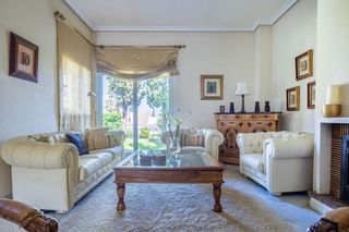 Casa  Calle de la casa grande. Chalet de lujo listo para entrar en simón verde espacio, eleganc