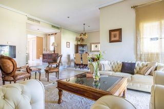 House  Calle de la casa grande. Chalet de lujo listo para entrar en simón verde espacio, eleganc
