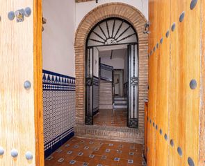 Ground floor  Calle julio cesar. Viva el encanto histórico de carmona. bajo con patio para reform