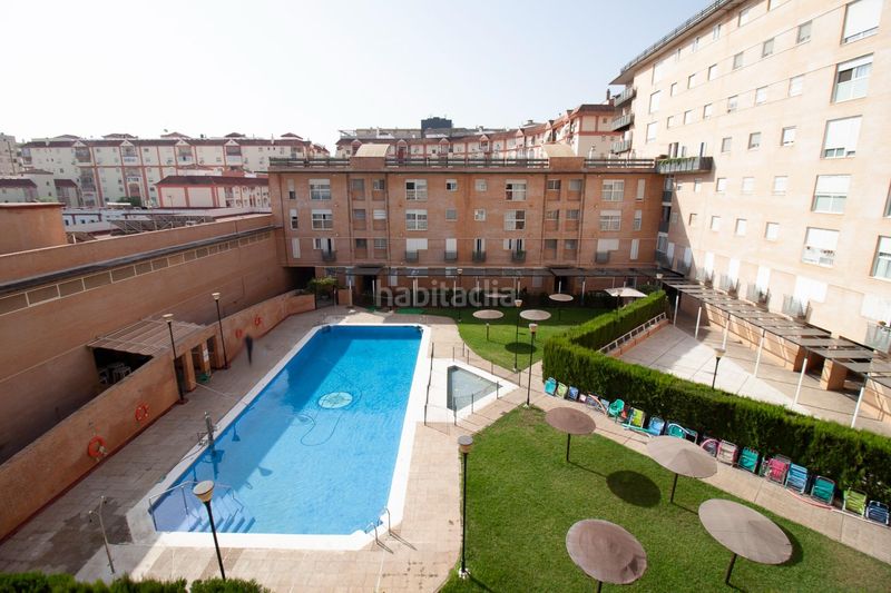 Foto cfa515c2-1ded-4ee0-a7f0-e712d97d86e6. Pis amb aparcament piscina a colores - entreparques Sevilla