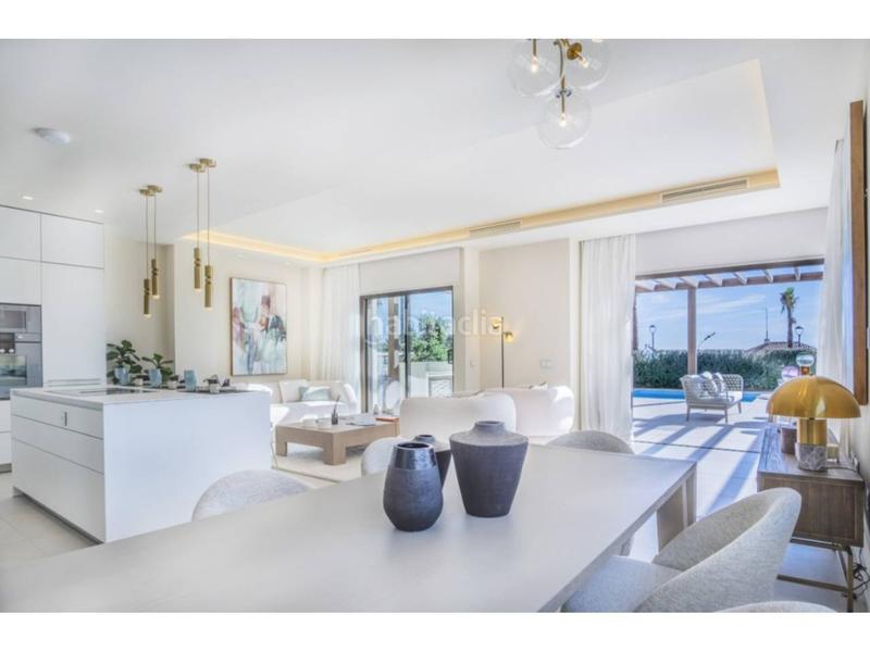 Foto 71aecc98-d931-4e9d-8dd8-2cc7f2cb5211. Haus mit parking pool in El Velerín Estepona