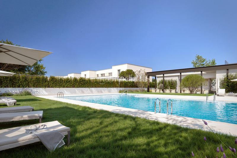 Foto 68d36c75-569c-4f17-a70e-c234d1efba3a. Casa adossada 172m<sup>2</sup> amb calefacció aparcament piscina a Simancas
