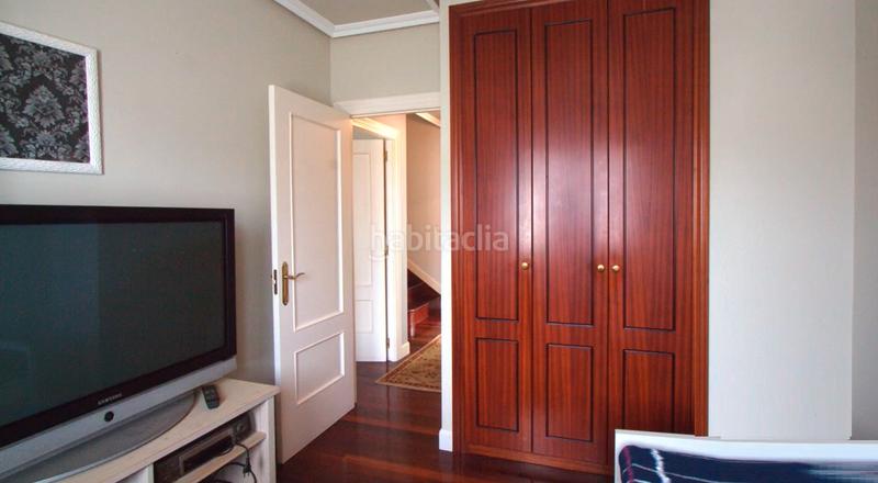 Foto 5e2127eb-ca7f-4113-abb8-1accf9159cf5. Chalet  bifamiliar en las carreras en Abanto y Ciérvana / Abanto Zierbena