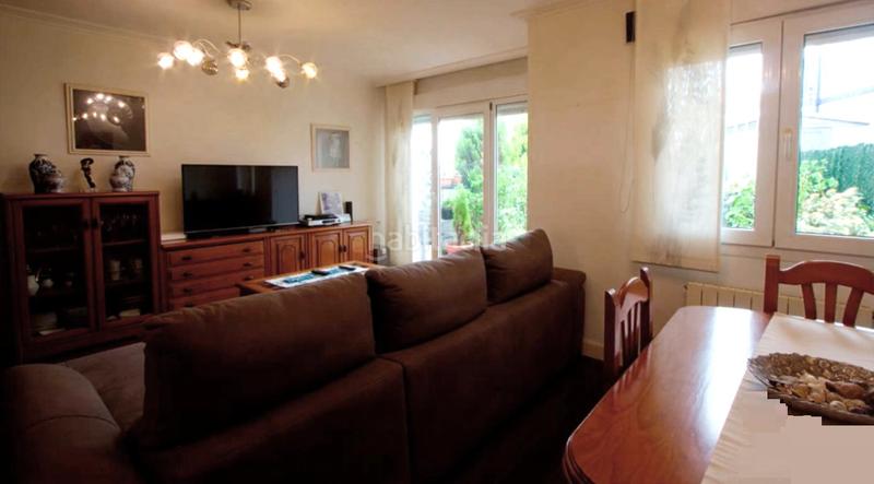 Foto d3e3278e-3e63-432f-98da-56efc9d0bb2d. Chalet  bifamiliar en las carreras en Abanto y Ciérvana / Abanto Zierbena