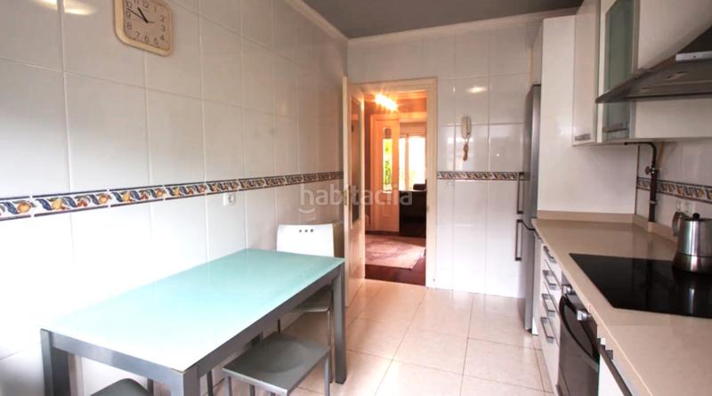 Foto f1a236d8-0f4f-442b-bbd4-a6280d93d91e. Chalet  bifamiliar en las carreras en Abanto y Ciérvana / Abanto Zierbena