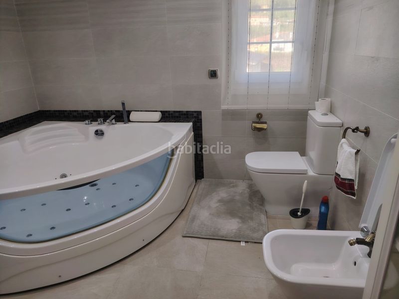 Foto 732661a8-3250-4464-b54e-441a30e4c7ba. Xalet amb xemeneia aparcament piscina a Samano Castro - Urdiales