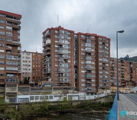 Aparcament cotxe  Santa isabel kalea. Parcela de garaje doble cerrada