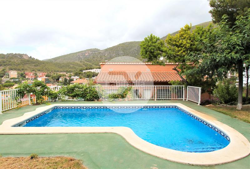 Foto 502fadaf-016b-4d99-abb0-69556f1a2d98. Casa amb calefacció aparcament piscina a El Poal Castelldefels