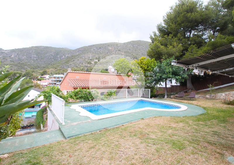 Foto bd364e92-b004-4bec-bce6-d4cd11d781a3. Casa amb calefacció aparcament piscina a El Poal Castelldefels