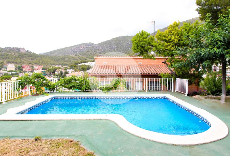 Foto fe425e22-28cb-4e12-8a25-3a91f8de1033. House with heating parking pool in El Poal Castelldefels