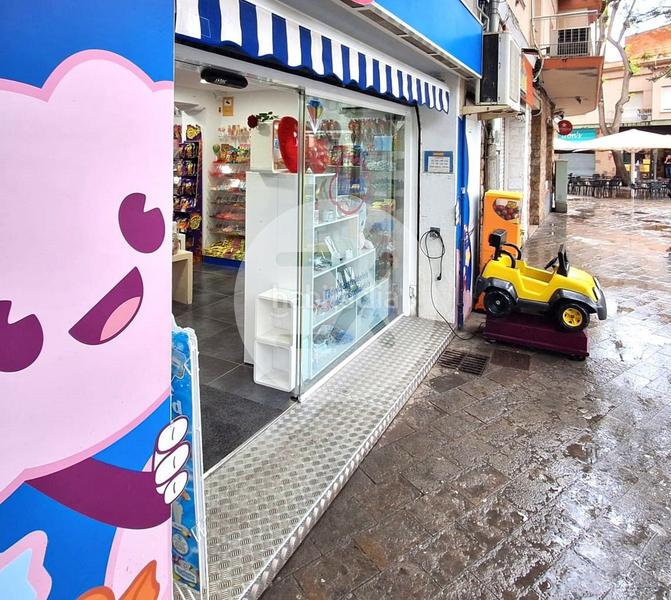 Foto bf1476f2-53be-4dbf-86ff-fd1349be5679. Trapasso locale commerciale in Centre Castelldefels