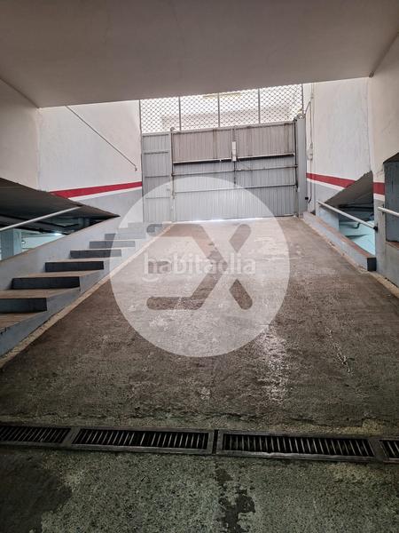 Foto 22f57bb5-f5be-45fa-8dcb-3a6072c6656f. Aparcament cotxe a Castell-Poble Vell Castelldefels