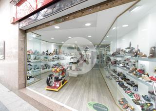 Miete Geschäftsraum  Carrer d'arcadi balaguer. Local comercial en alquiler en el centro de castelldefels.