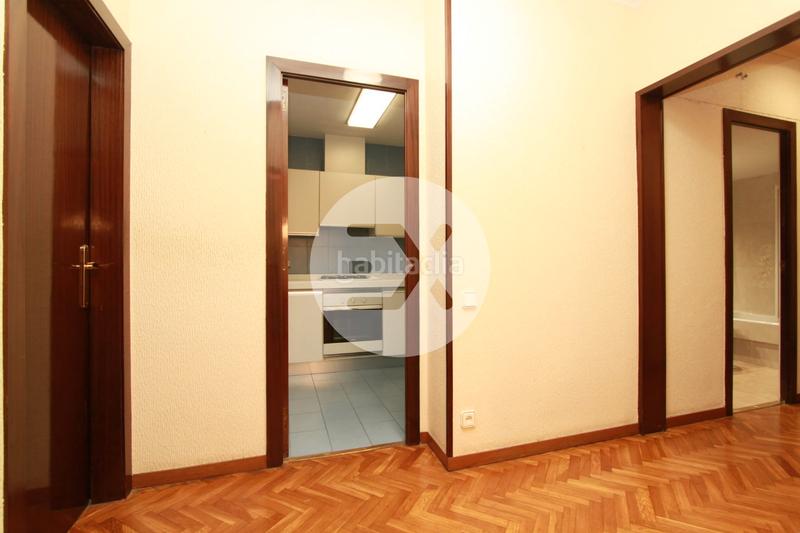 Foto e978cd33-bd70-4d44-813e-94a7672003d7. Piso en Sant Antoni Barcelona